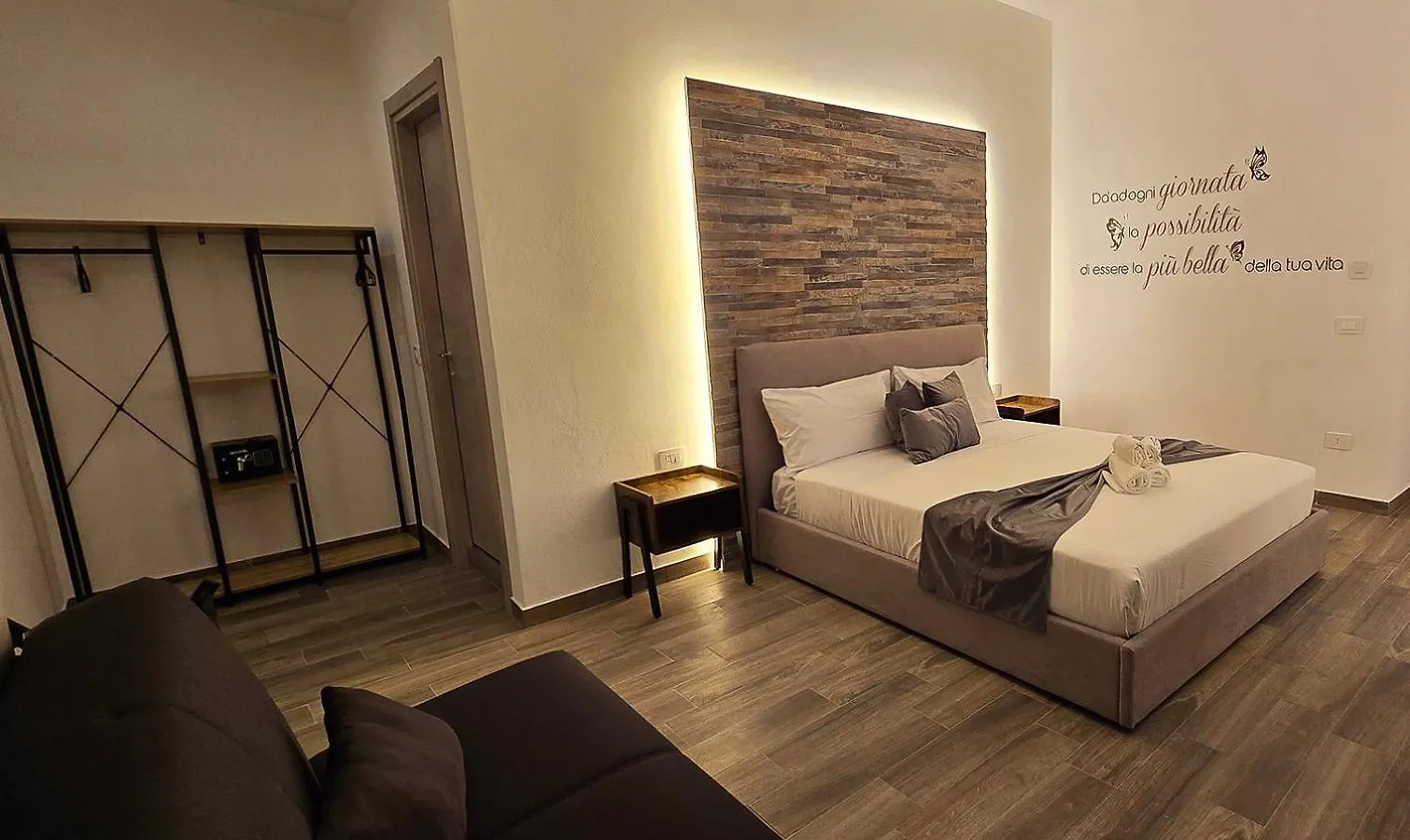 Neapoli-In Hotell Pensionat