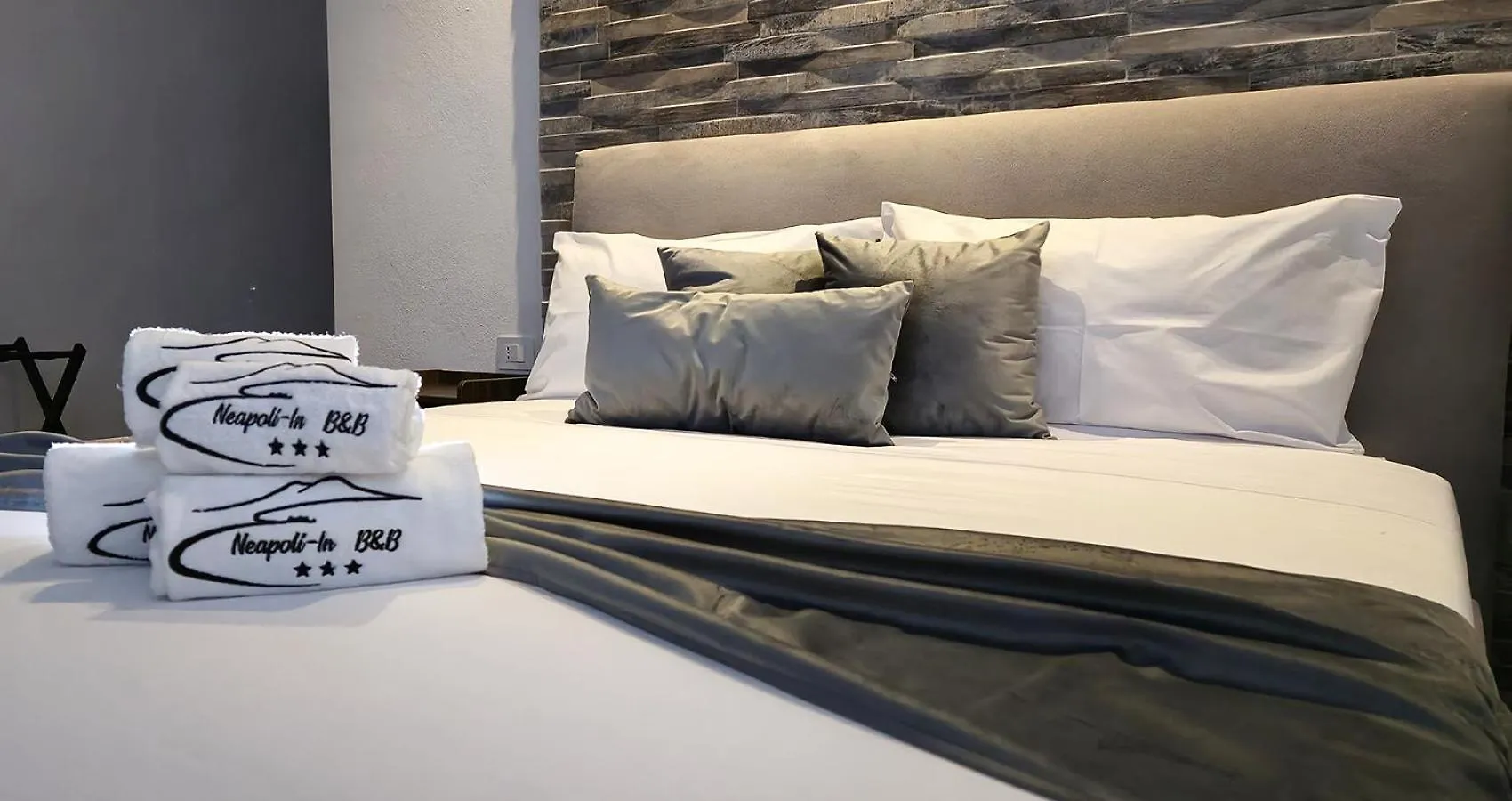 Neapoli-In Hotel 0*, Naples Italy