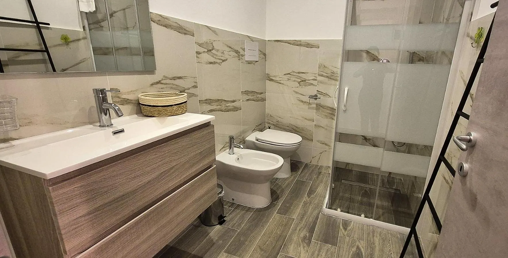 Neapoli-In Hotel 0*, Naples Italy